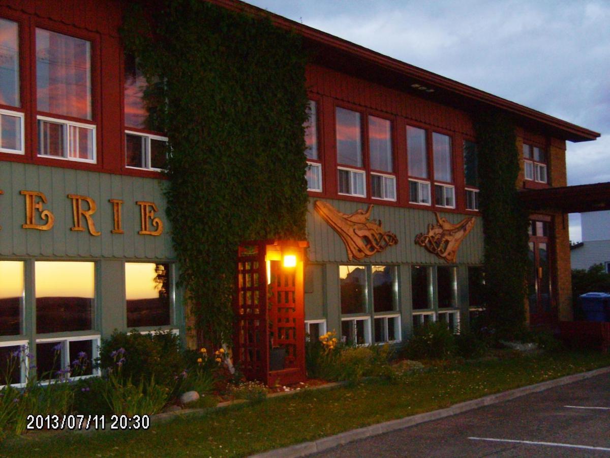 Auberge Internationale La Vieille Ecole Sainte Anne-des-Chênes Rom bilde