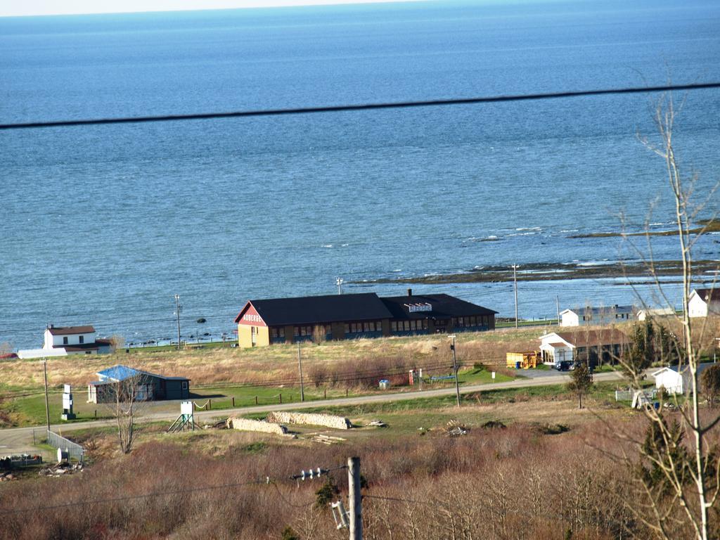 Auberge Internationale La Vieille Ecole Sainte Anne-des-Chênes Eksteriør bilde